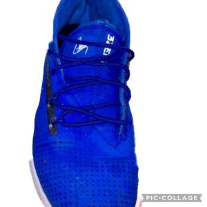 I am selling blue stephen curry’s, they are the brand underarmour
